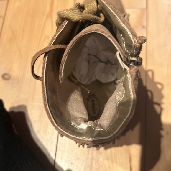 Beautiful fringe booties - Picture 9 of 14